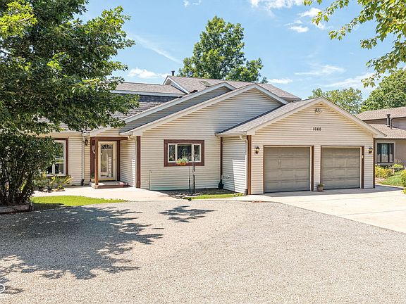3rd image of 1080 Shoreline Dr