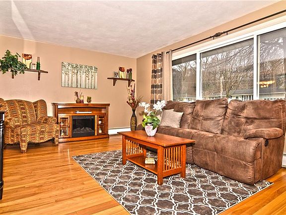3rd image of 132 Charles Dr