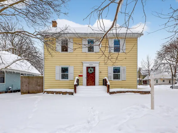 1024 Chatham St NW, Grand Rapids, MI 49504