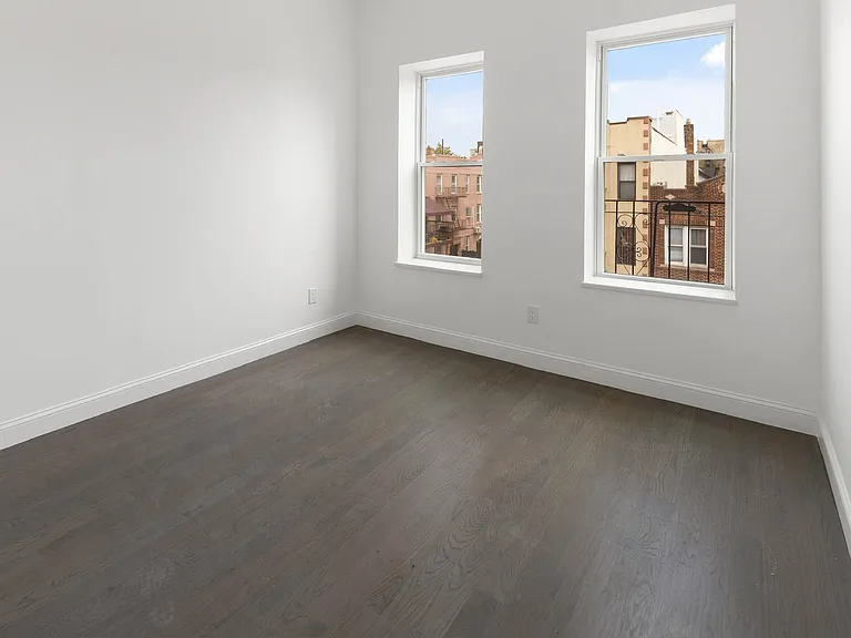 1736 E 4th St #2C — Photo 3