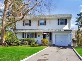 37 Gaymor Ln, Commack, NY 11725