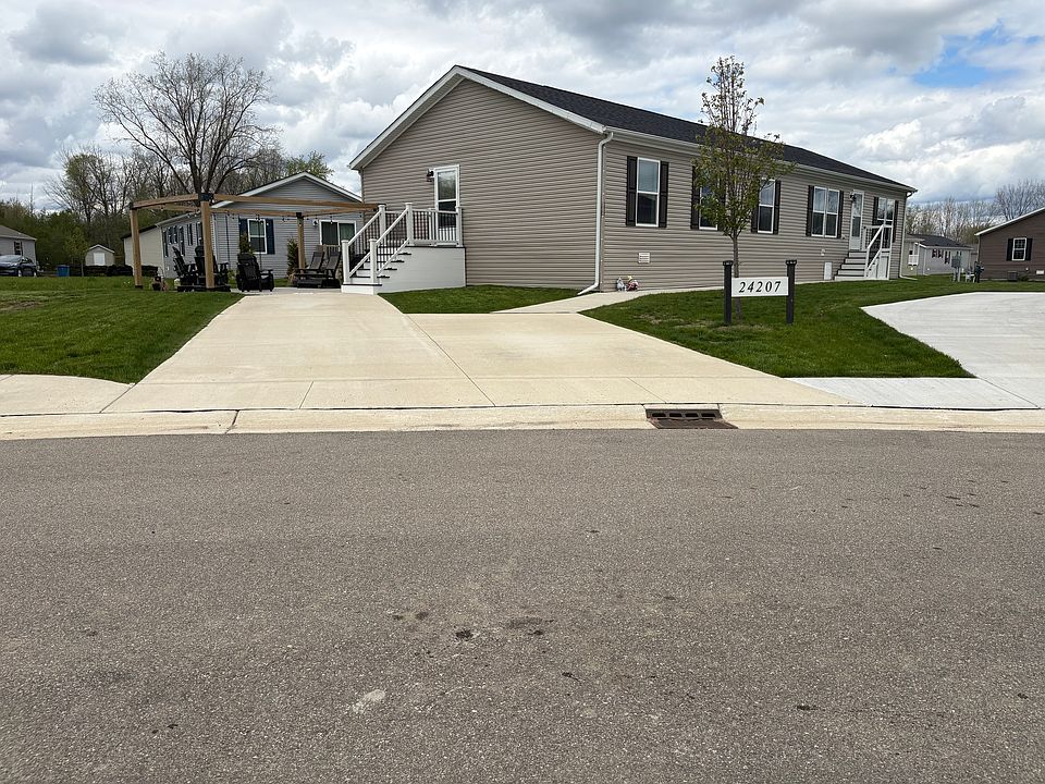 1st image of 24207 Hemlock Cir #207