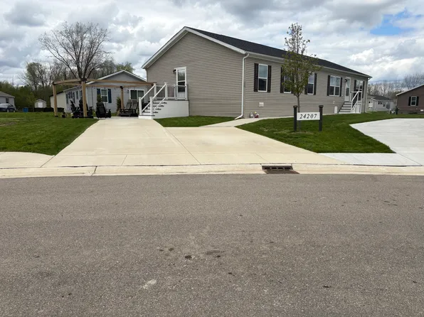 24207 Hemlock Cir #207, Chelsea, MI 48118