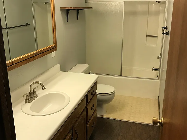 Upstairs Main Bath