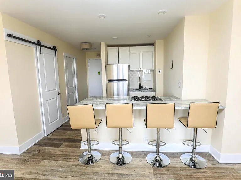 200 Locust St #6EN — Photo 11