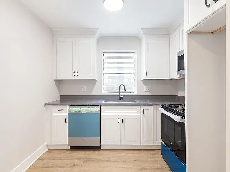 396 Linden Ave NE #202 — Photo 19