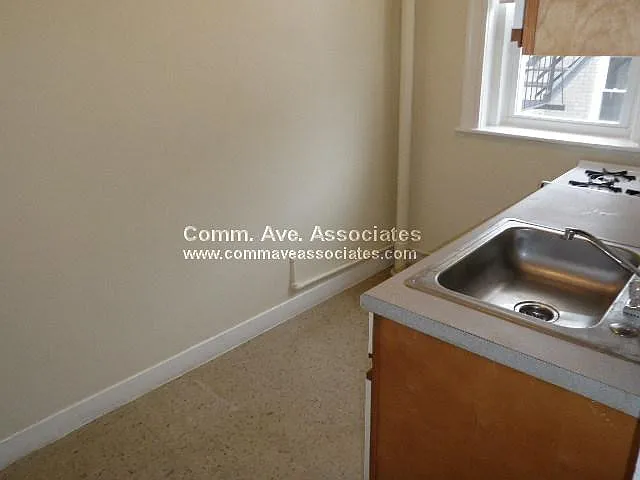 35 Gardner St #3 — Photo 6