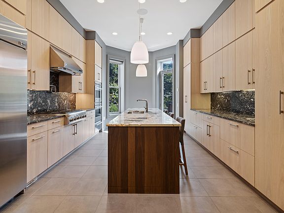 3rd image of 110 Lefferts Pl #Townhouse