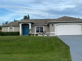 1719 NE 2nd Pl, Cape Coral, FL 33909