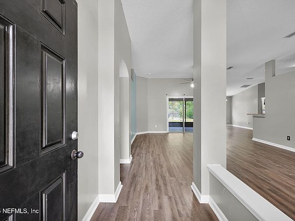 4th image of 487 APPLE CREEK Drive