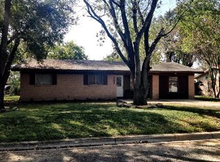 102 Huff St, Luling, TX 78648