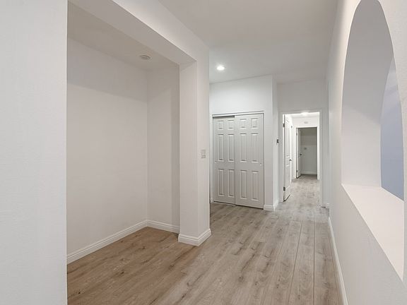 5th image of 1305 N Columbus Ave Unit 105