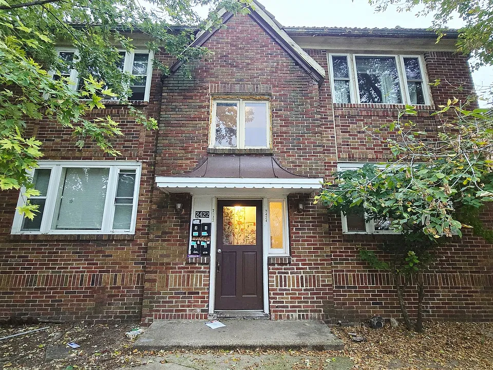 2422-24 Benderwirt Ave