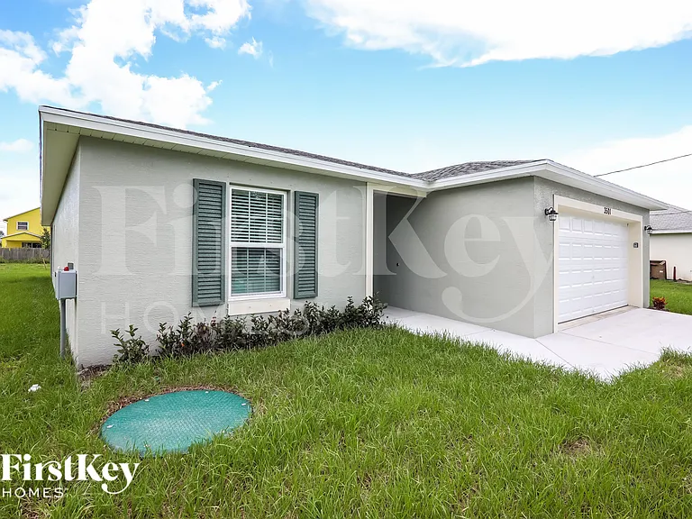 3501 SW Voyager St — Photo 2