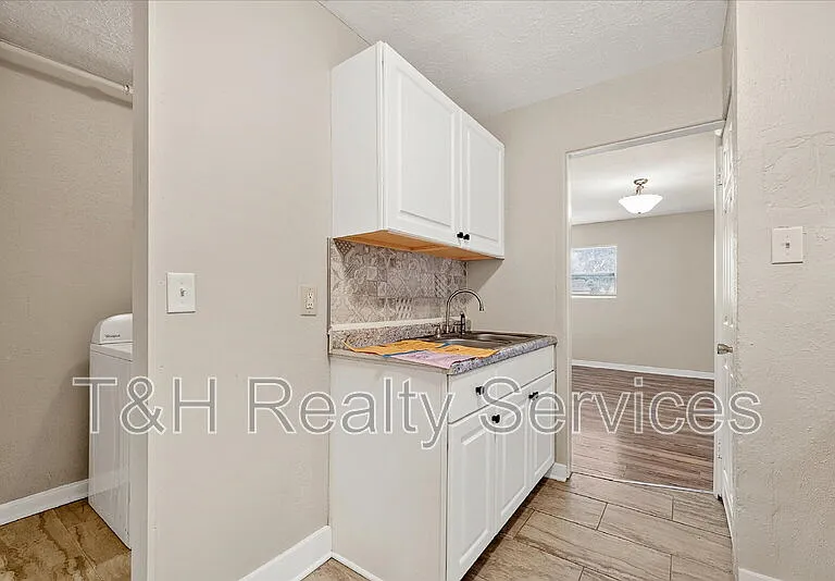 4924 Farrington Ave — Photo 14