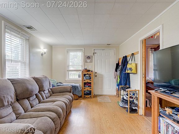 4th image of 134 Chopin St