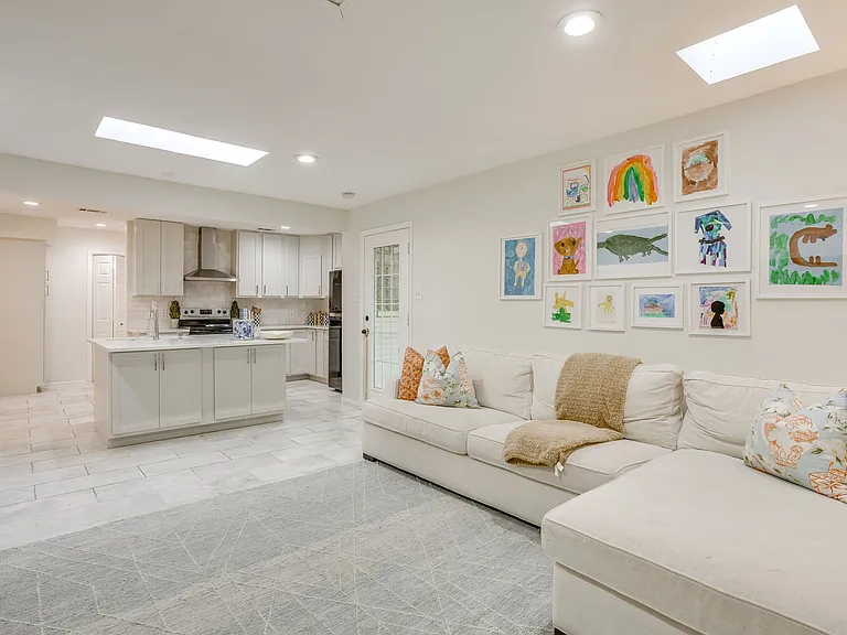 2541 Walsh Ct — Photo 17