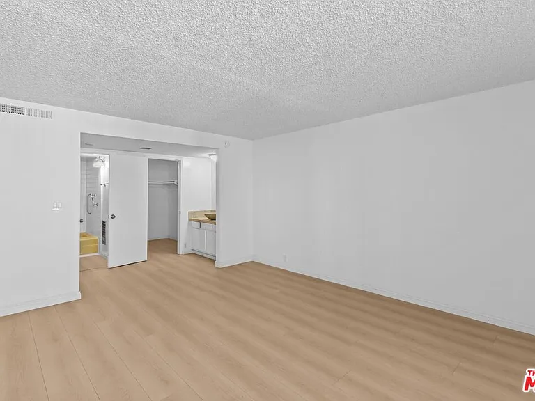 10535 Wilshire Blvd #603 — Photo 33