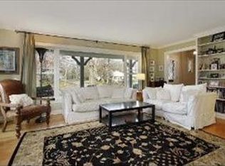 223 Hancock Ave, Lake Bluff, IL 60044