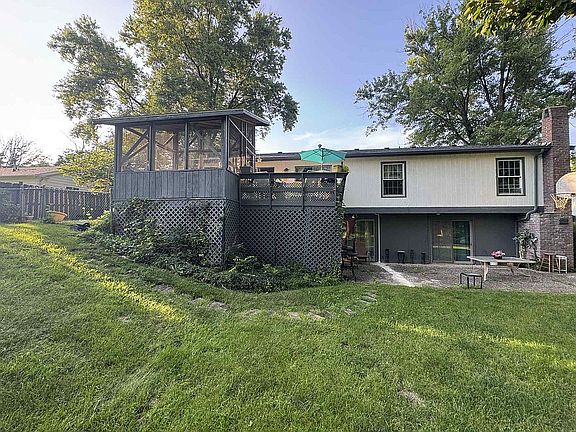 4th image of 1218 Woodlawn Dr
