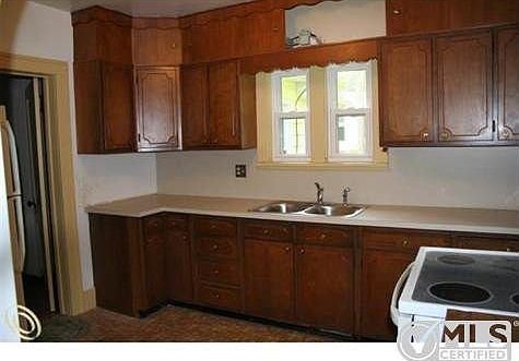 250 Grove Kitchen.JPG