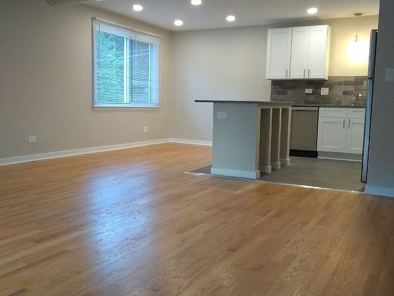 2nd image of 6720 N Damen Ave #11337608