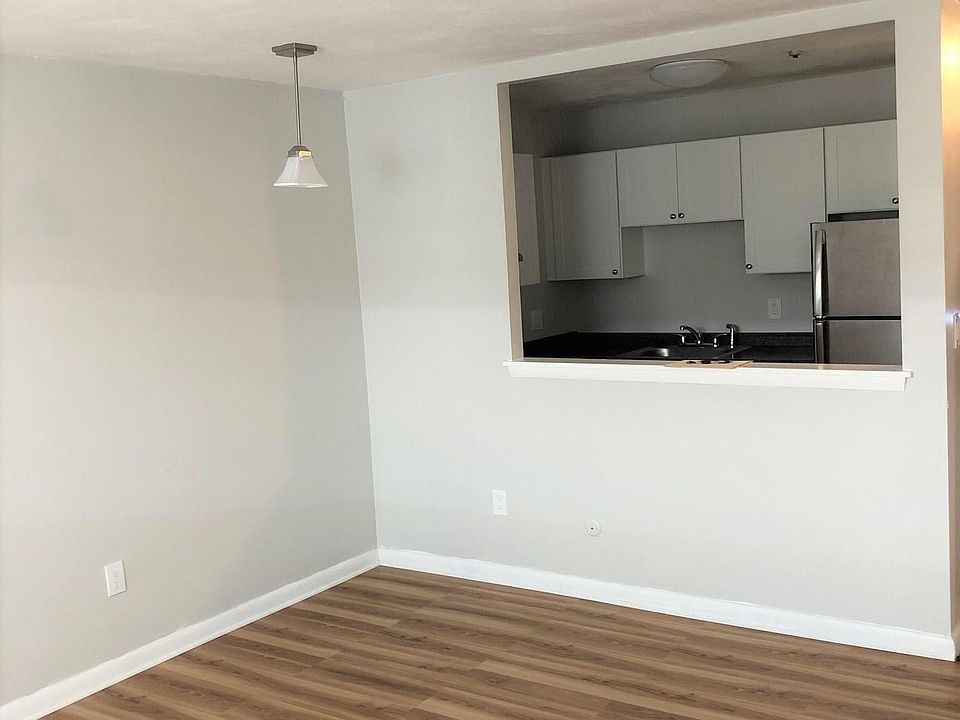 1st image of 220 Quincy Ave APT 2