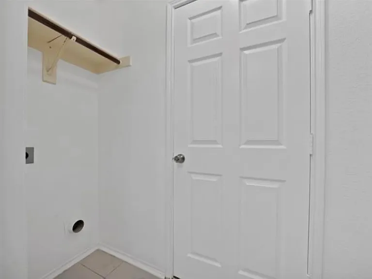 1002 Manassas Dr — Photo 32