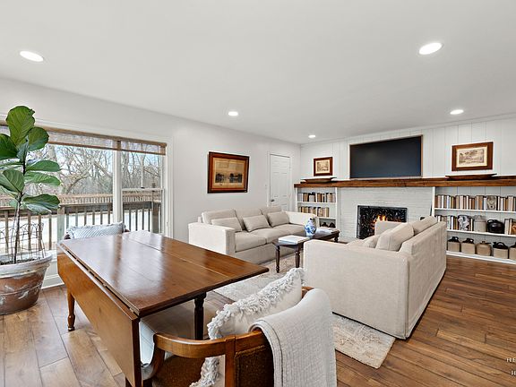 3rd image of 5016 Deering Oaks Ln