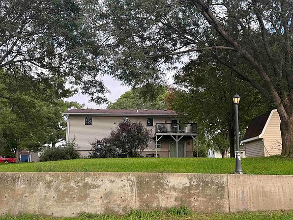 5th image of 881 Country Club Dr