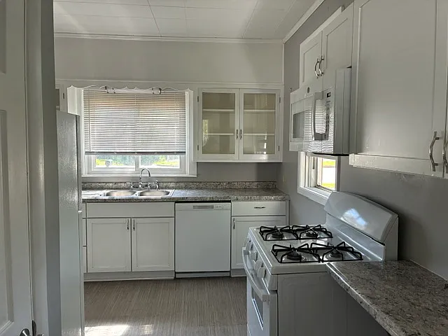 201 S Logan St — Photo 4