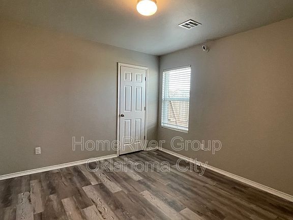5th image of 1016 N Scouts Court Way