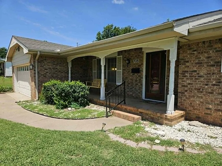 708 W Hartwood Ave — Photo 22