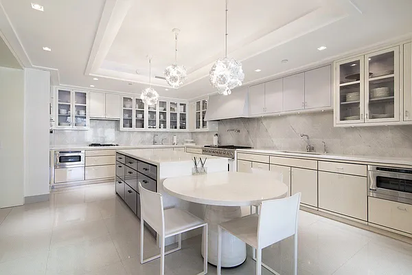 Sold by BLU Real Estate | media 7