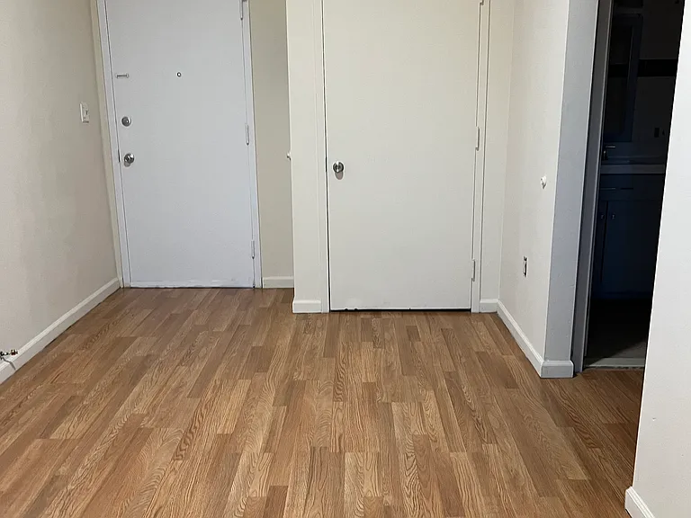 1701 S Wood Ave #1F — Photo 6