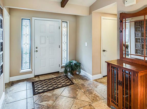 3rd image of 2727 Tamarack Dr