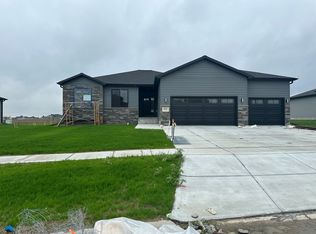 3015 Lakeview Ave, Hastings, NE 68901