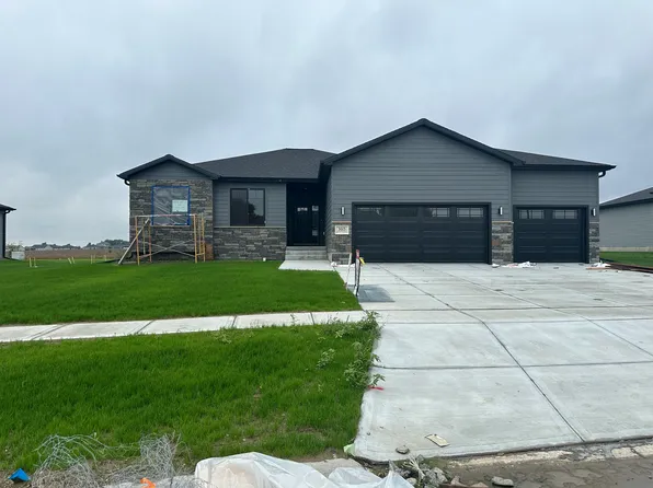 3015 Lakeview Ave, Hastings, NE 68901