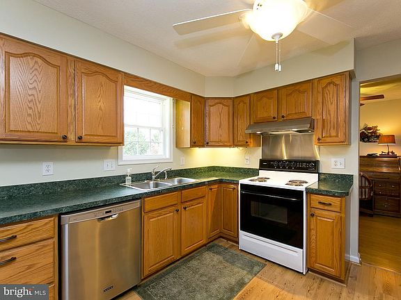 4th image of 120 Caspian Dr
