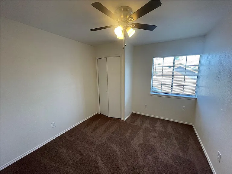 1513 Liberty Ln — Photo 8