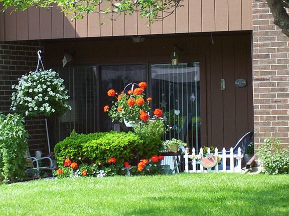 5th image of 470 Old Orchard Dr APT 05