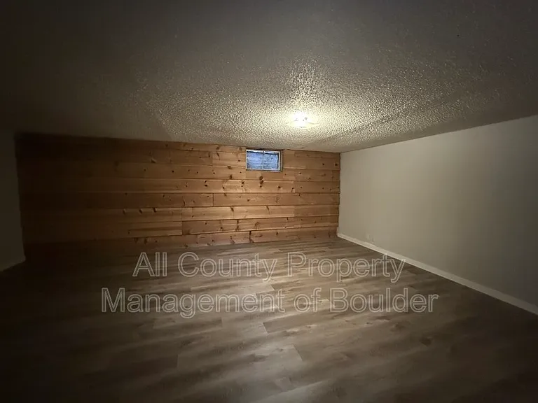 380 S 42nd St — Photo 14