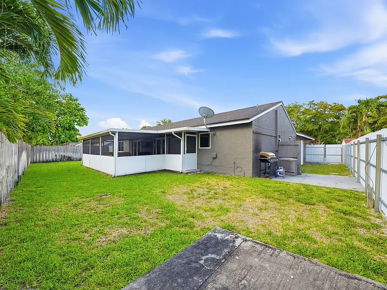 19655 NW 62nd Ct — Photo 41