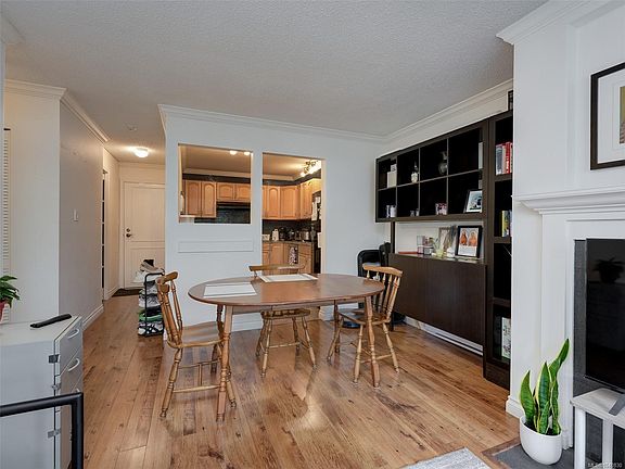 3rd image of 3215 Alder St #111