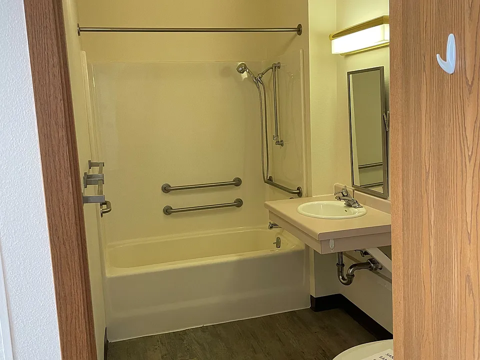 1BR bathroom