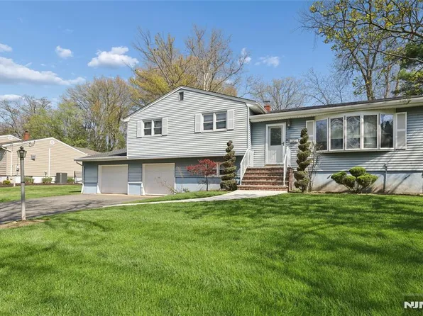 35 Robin Rd, Wayne, NJ 07470