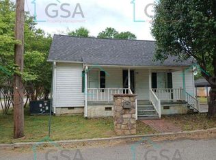 33 9th St, Greer, SC 29651