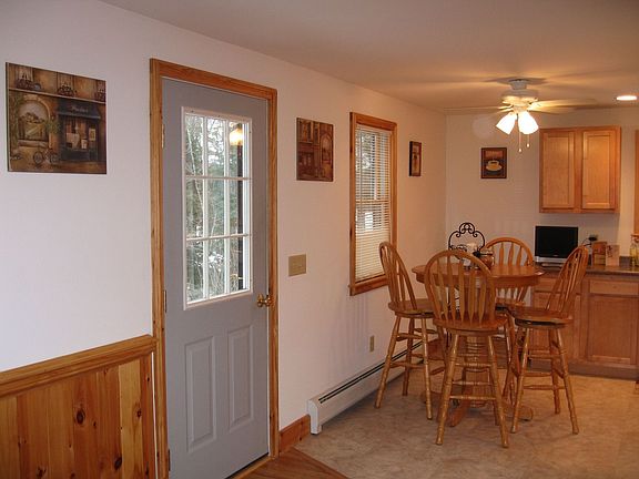 Eat-in/ breakfast nook.
