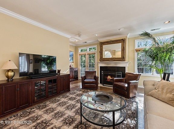 4th image of 1446 W Wrightwood Ave