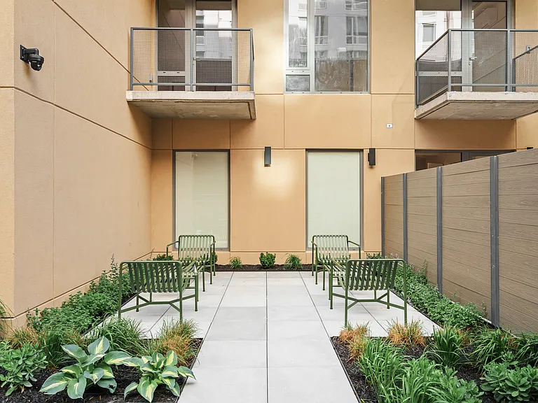 151 S Elliott Pl #8I — Photo 38